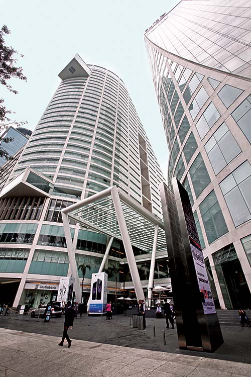 Son tres edificios destinados a oficinas, departamentos y centro comercial