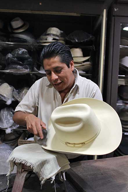 La tienda donde Porfirio Díaz, Zapata y Villa compraban sus sombreros