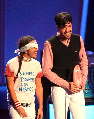 Café Tacvba agradeciendo al público después de ganar en la categoría de Mejor Artista Norte en el 2008 en los premios MTV Latinoamérica.