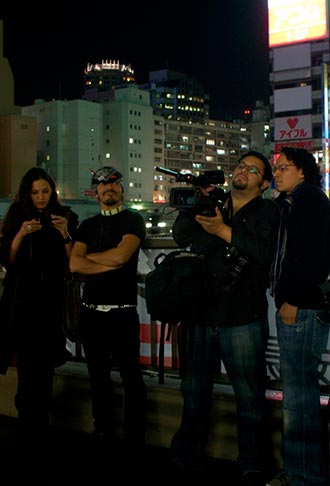 Contreras invitó al director José Manuel Cravioto y al cinefotógrafo Tonatiuh Martínez a acompañarlo en la aventura.