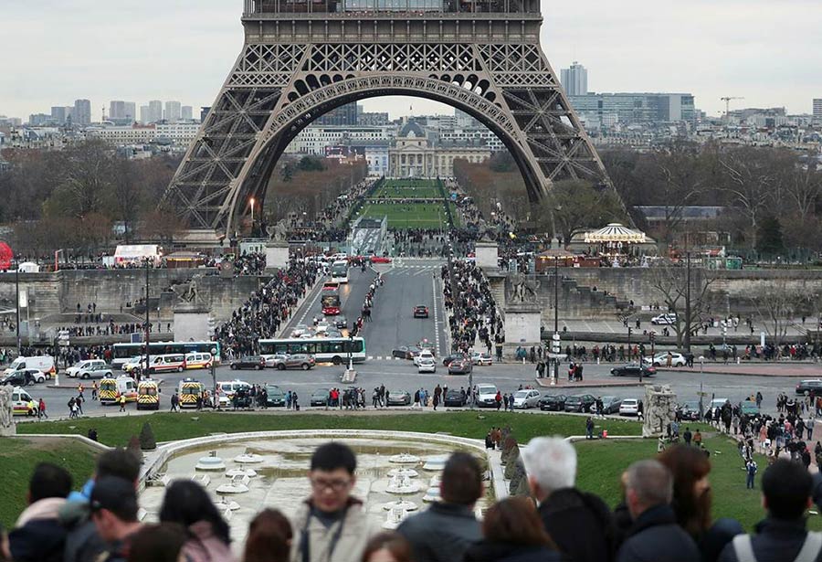 Coronavirus Torre Eiffel antes y después