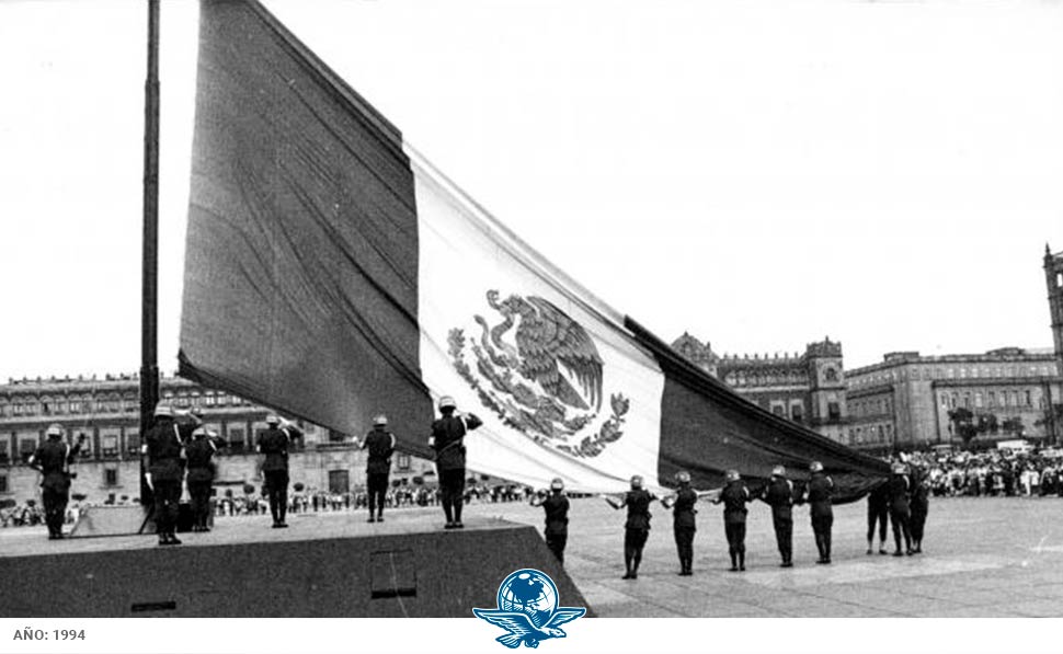 Mochilazo en el tiempo, Bandera mexicana