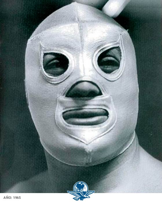 Mochilazo en el tiempo, El luchador El Santo “ enmascarado de plata” durante los años 60.