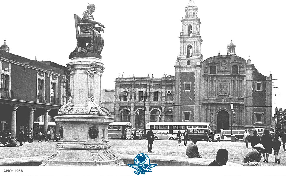 Mochilazo en el tiempo, Plaza y templo de Santo Domingo, en el Centro Histórico de la Ciudad de México.