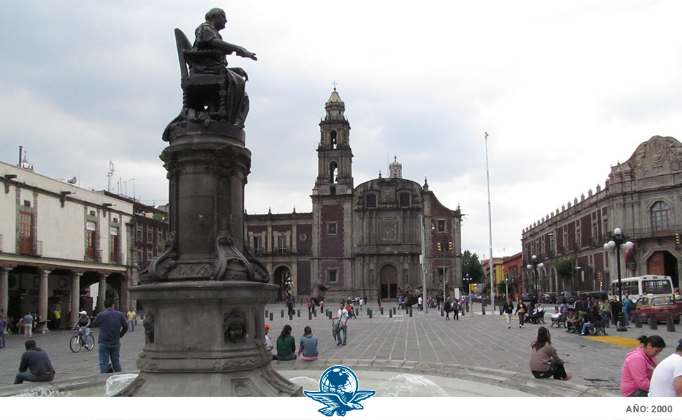 Mochilazo en el tiempo, Plaza y templo de Santo Domingo, en el Centro Histórico de la Ciudad de México.