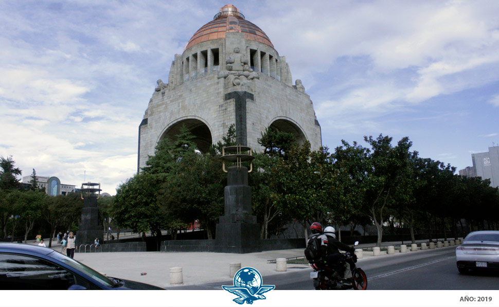 Mochilazo en el tiempo, Monumento a la Revolución Mexicana.