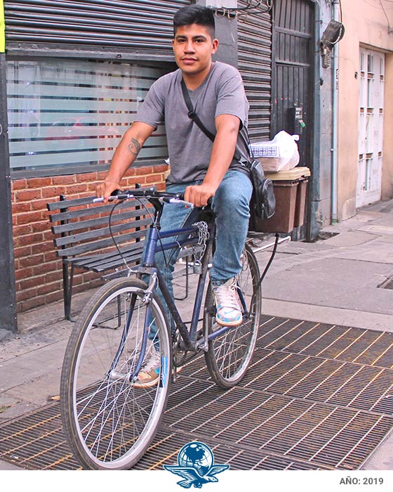 Mochilazo en el tiempo, Panadero de bicicleta