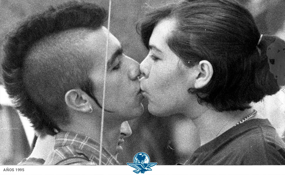 Mochilazo en el tiempo, La prohibición del beso en los años 20.